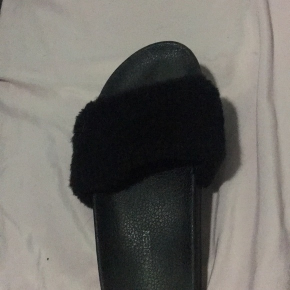 black fuzzy slides(Steve Madden) - Picture 5 of 5